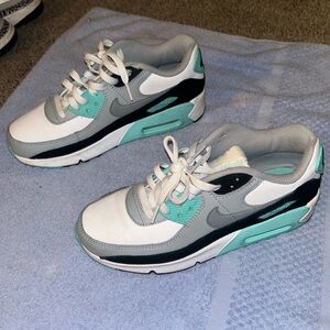 Nike Air Max - White/Turqoise/Black - Youth Size 6